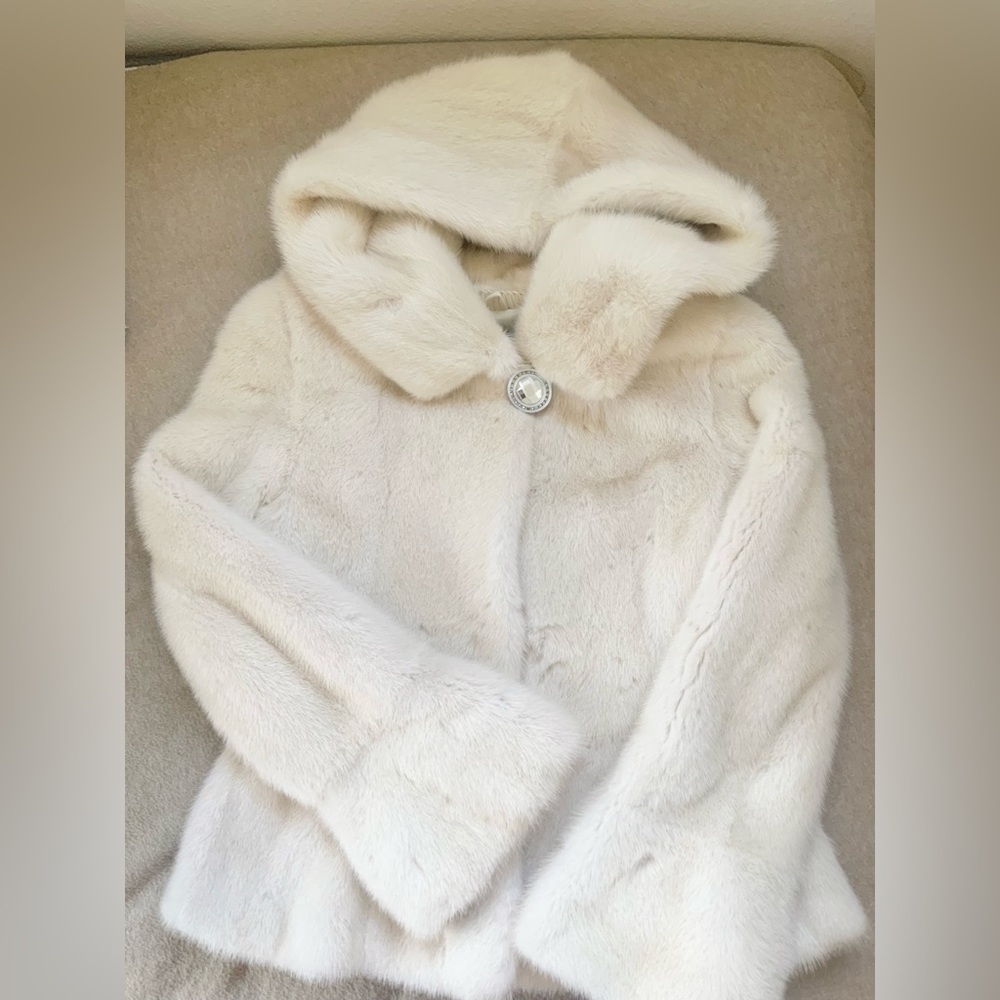 Off-white authentic mink fur coat jacket bought in 2012 new